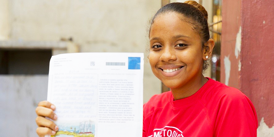 Brenda, de République Dominicaine, avec une lettre de sa marraine.