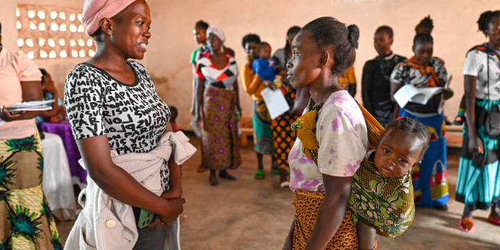 Image de femmes réunies dans le cadre d'un projet de développement.