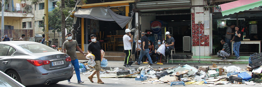 Distribution alimentaire suite à la double explosion au port de Beyrouth.